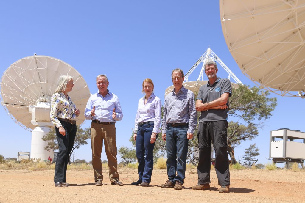 THE HONOURABLE COLIN BARNETT, PREMIER OF WESTERN AUSTRALIA, VISTING THE CORE OF ASKAP AT THE MUCHISON RADIO-ASTRONOMY OBSERVATORY. LEFT TO RIGHT: PROF. CAROLE JACKSON (ICRAR/CURTIN), WA PREMIER THE HON. COLIN BARNETT, DONNA FARAGHER (PARLIAMENTARY SECRETARY TO THE PREMIER), PROF. LISTER STAVELEY-SMITH (ICRAR/UWA) AND DR LEWIS BALL (CSIRO).