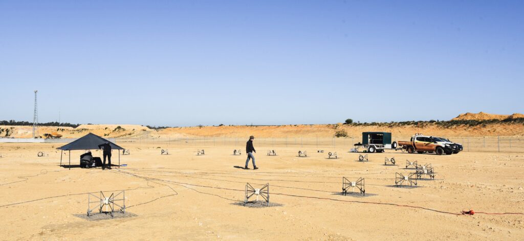 The Portable SDA system deployed at WA’s Australian Automation and Robotics Precinct (AARP) in Neerabup, WA with custom-fitted trailer in the background. Credit: M. Walker, ICRAR-Curtin.